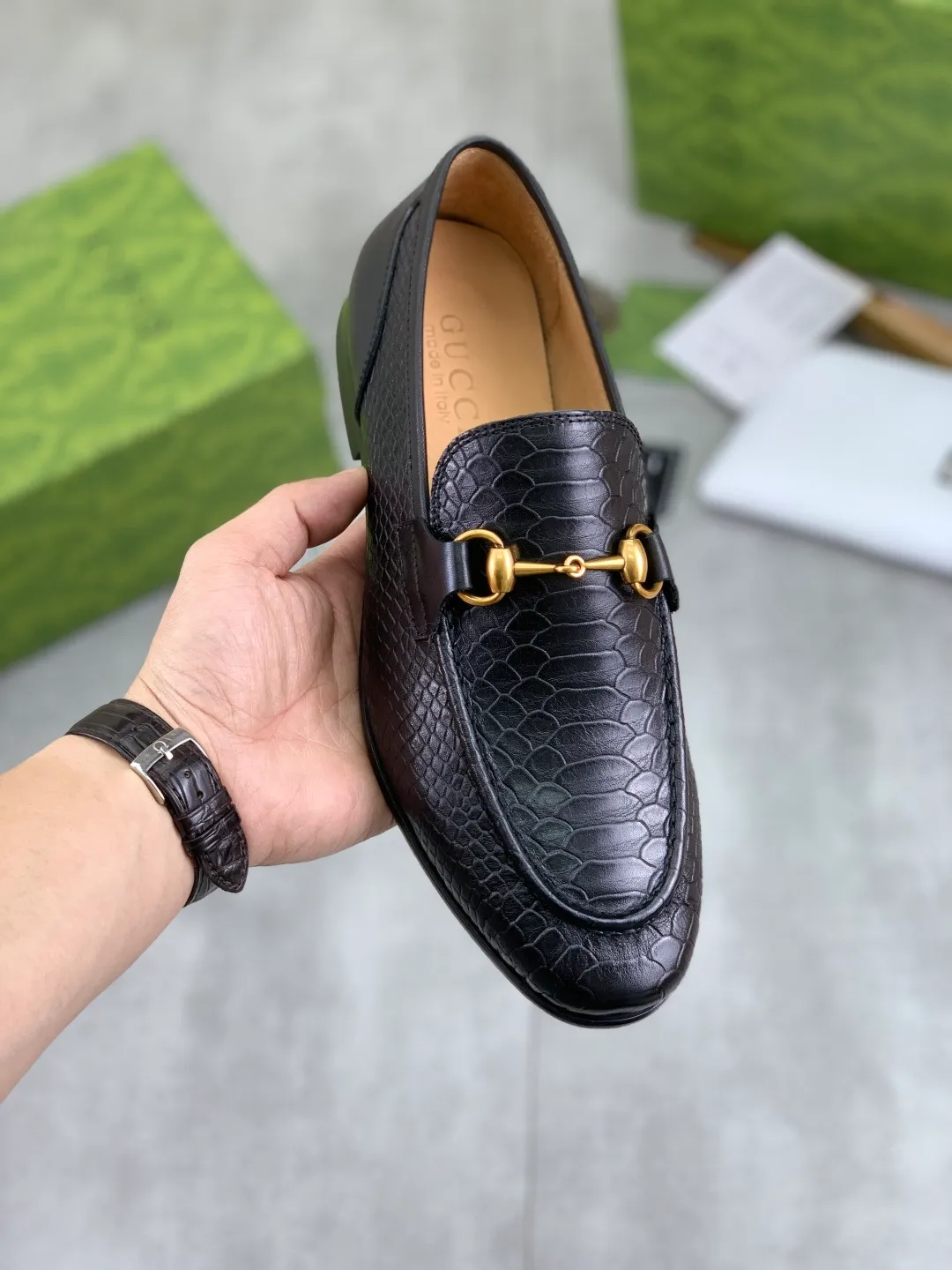Men's Men's Shoes💰P580💰【New Style】Water-dyed Niuli Gucci's most popular selection of lazy slip-on leather shoes (Gucci) official website latest Gucci lazy leather shoes, hot style 💥 simple and elegant style, exclusive for trendy men. Unique official website latest brand original double G embossing Elements 👑 Original Gucci decoration, fashionable and elegant, fabric original calfskin ✅ fully imported first-layer cowhide lining, official website designated wear-resistant, rubber business outsole, classic model taken at the counter in real life 🎬38-44 black brown optional